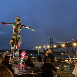 Rio Maravilha - Beautiful outdoor patio and seating next to the bridge!