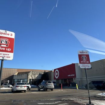 Target - Curbside has to be the best doing experience EVER - Department Stores Near Me - Niles, Illinois