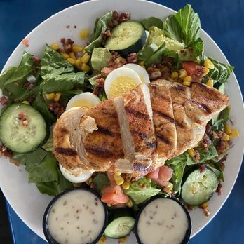 Racing's North Turn - Beach bar salad with grilled chicken - Seafood Near Me - Ponce Inlet, Florida Racing's North Turn - Beach bar salad with grilled chicken - Seafood Near Me - Ponce Inlet, Florida