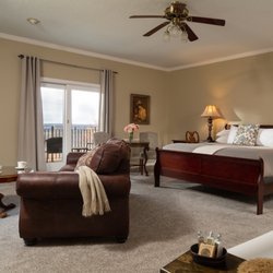 The French Manor Inn & Spa - Comfortable and elegant suites with Fireplaces, soaking tubs and private balconies.