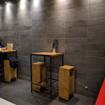 KINTON RAMEN KOREATOWN - Modern decor and lighting - Ramen Near Me - Toronto, Ontario KINTON RAMEN KOREATOWN - Modern decor and lighting - Ramen Near Me - Toronto, Ontario