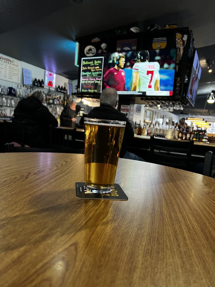 PITCHERS SPORTS RESTAURANT Updated April 2024 59 Reviews 1100 W