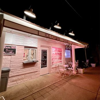Canal Creamery - Outside - Ice Cream & Frozen Yogurt Near Me - Indianapolis, Indiana