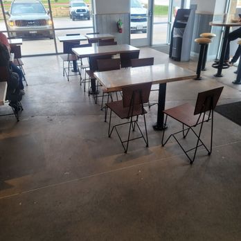 Chipotle Mexican Grill - Filthy tables and floors - Mexican Near Me - Temple, Texas