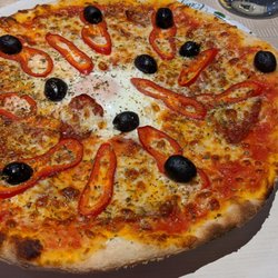 Pizzeria Trattoria Villadoro da Nico - Pizza "Nico" mit Spiegelei