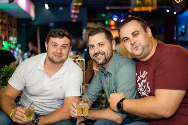 Deluxe Fun Dining by null