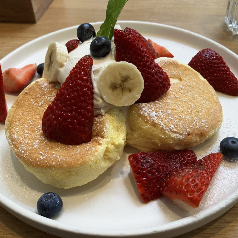 Flipper’s - Soufflé Pancakes with fresh fruit - Pancakes Near Me - New York, New York Flipper’s - Soufflé Pancakes with fresh fruit - Pancakes Near Me - New York, New York
