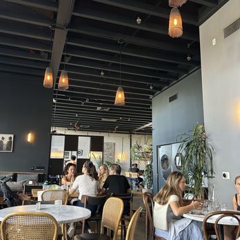 Zinqué - Inside - French Near Me - Los Angeles, California Zinqué - Inside - French Near Me - Los Angeles, California