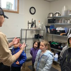 Des Cakes & Ice Cream - Des explained how a dish pit works in a commercial setting. (She got no volunteers to do dishes sadly.)