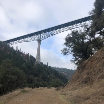 Clementine Lake Loop or Culvert Loop - Dirt trail walking under the bridge - Parks Near Me - Auburn, California