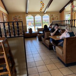 Sara’s Cafe & Grill - Seating