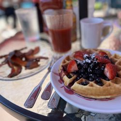Sweetie Pie's - Belgian waffle with berries