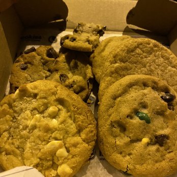Insomnia Cookies - Desserts Near Me - Chicago, Illinois