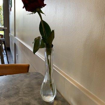 El Black Bean Cafe - Cute rose on each table - Latin American Near Me - West Palm Beach, Florida