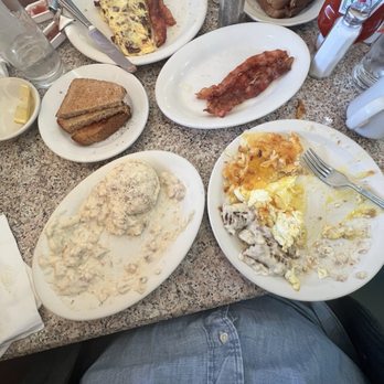 Leon's Family Dining - Everything we ate! - American Near Me - Dearborn, Michigan Leon's Family Dining - Everything we ate! - American Near Me - Dearborn, Michigan