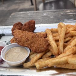 Tre Jolie Cafe - Chicken tenders and fries