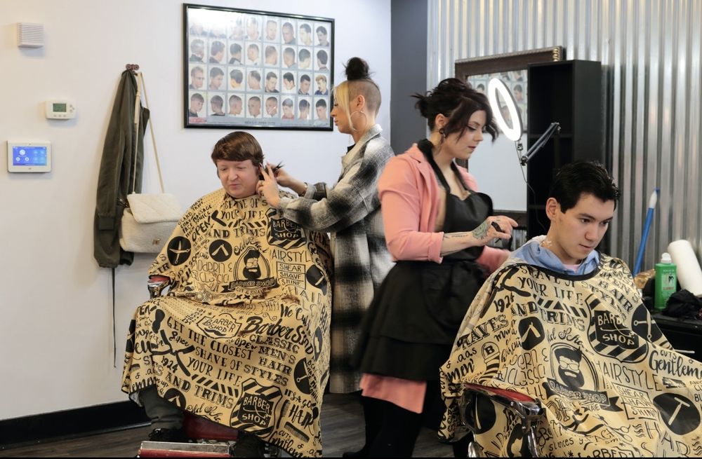 Giovanni's Media Barber Shop Logo