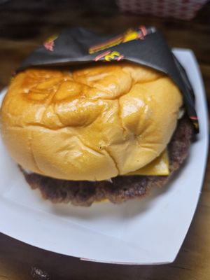 Luo’s Burgers by null