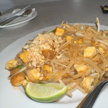 Bangkok Chef - Moiliili - 1. Pad Thai with Tofu - Thai Near Me - Honolulu, Hawaii Bangkok Chef - Moiliili - 1. Pad Thai with Tofu - Thai Near Me - Honolulu, Hawaii
