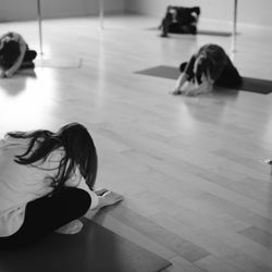 Frestyl Fitness Pole Fitness and Dance - Start your Frestyl lesson on the floor.