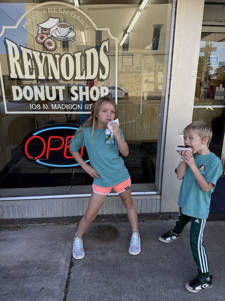 Reynolds Donut Shop Logo