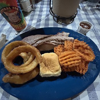 Central BBQ - Beef Brisket Plate - Barbeque Near Me - Memphis, Tennessee