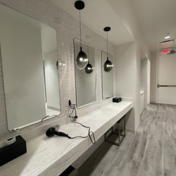 Evelyn Rubenstein JCC - Adult changing room