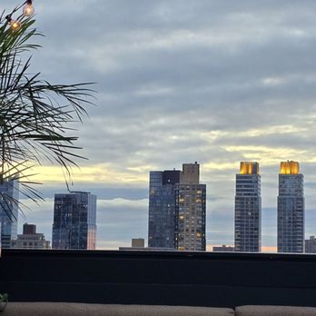 The Empire Rooftop - Da View - Lounges Near Me - New York, New York The Empire Rooftop - Da View - Lounges Near Me - New York, New York