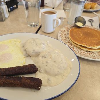 Park Place Cafe - Biscuits and gravy with sausage links and side of pancakes - Breakfast & Brunch Near Me - Milwaukee, Wisconsin