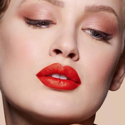 Ana Viseroui - AVB x Sonia Beeks limited edition spring lipstick in Sonia
