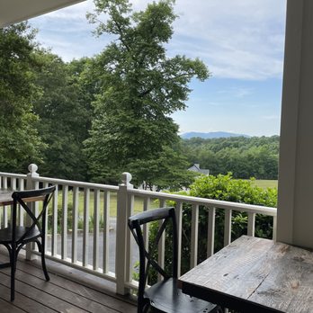 Dahlonega Resort and Vineyard - Front Porch with a great view - Resorts Near Me - Dahlonega, Georgia Dahlonega Resort and Vineyard - Front Porch with a great view - Resorts Near Me - Dahlonega, Georgia
