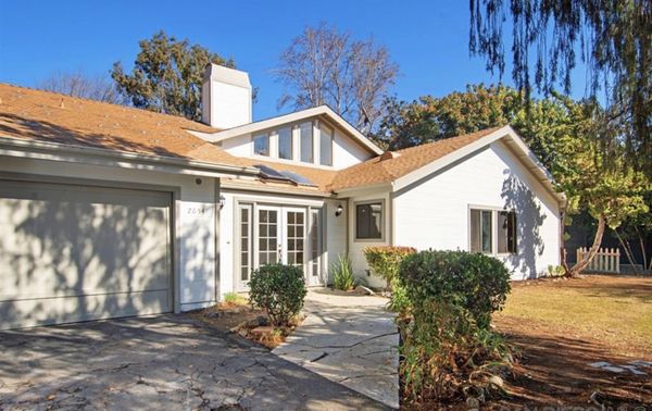 Zenitram Roofing Logo