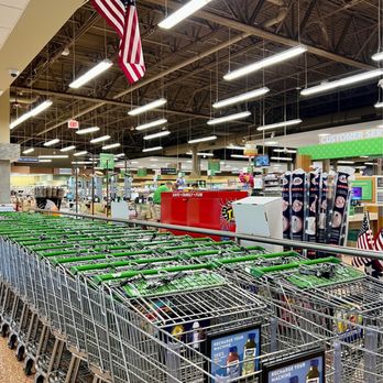 Publix - a row of shopping carts in a grocery store - Grocery Near Me - Charlotte, North Carolina Publix - a row of shopping carts in a grocery store - Grocery Near Me - Charlotte, North Carolina