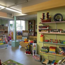 Kiddie Korner Consignment Shop - All the toys I see are such high quality ones. My daughter never wants to leave when I bring her to this store while I shop!