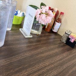 David's Restaurant & Delicatessen - Fresh flower on each table