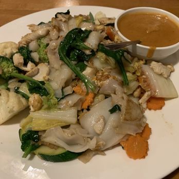 Dek Thai Restaurant - Rama Noodle with chicken - Thai Near Me - Burien, Washington