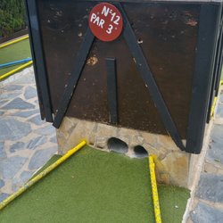 Mini Golf Las Salinas - Mine cart mini golf hole