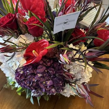 Natalini Flowers - Arreglo Floral Personalizado. Gracias por donarse y crear esta maravilla para nuestro aniversario. - Floral Designers Near Me - San Francisco, California