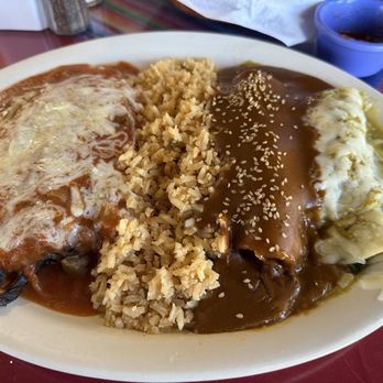 Casa Cavazos - Kaufman Special (chilie relleno, mole enchilada, spinach and mushroom enchilada) - Mexican Near Me - Dallas, Texas