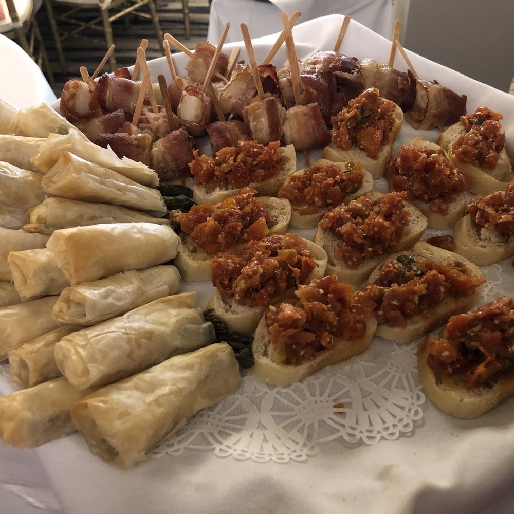 Island Club - tray-passed apps: phyllo wrapped cheese, bruschetta, and bacon wrapped scallops. - Wedding Planning Near Me