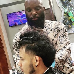 No Grease Carolina Place - Unleash your style. Our expert barbers craft flawless cuts at No Grease barbershop.