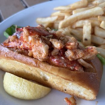The Beachead - Lobster roll - Seafood Near Me - Block Island, Rhode Island