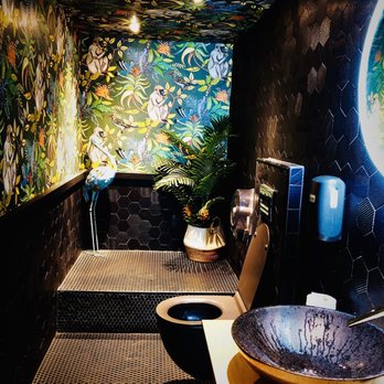 ImPerfect Fresh Eats - Washroom is LIT! lol - Salad Near Me - Toronto, Ontario