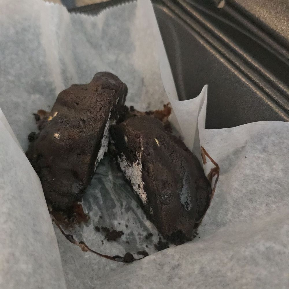 Sunshine Hot Chicken - Black beauty cookie - Sandwiches Near Me - Crestview, Florida
