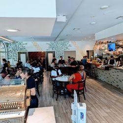 Harry's Restaurant - Inside