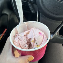 Cotton candy ice cream (one scoop in a cup) Cotton candy ice cream (one scoop in a cup)