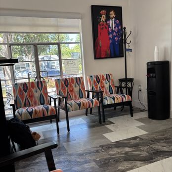 Picasso Salon Elizabeth's Salon - Front seating area - Hair Stylists Near Me - Davis, California Picasso Salon Elizabeth's Salon - Front seating area - Hair Stylists Near Me - Davis, California