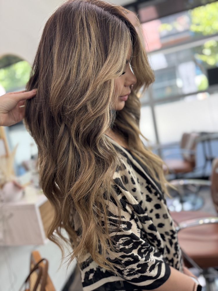 Leah Nakata Hair Logo