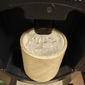 Wayfinder Waikiki - Ice machine - Hotels Near Me - Honolulu, Hawaii