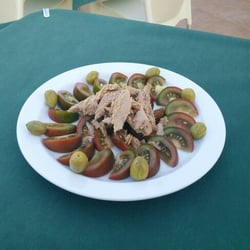 Terraza Veracruz - Ensalada de tomate, atún y aceitunas partidas